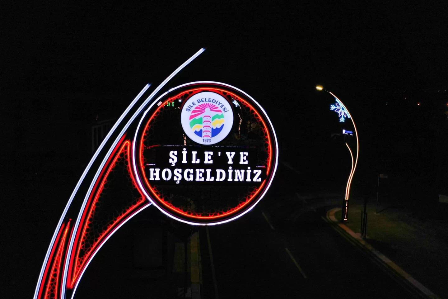 Neon Cadde Aydınlatması